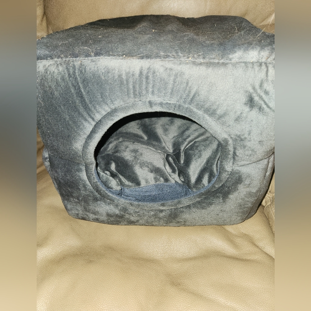 Cat cave/bed - Picture 2 of 4